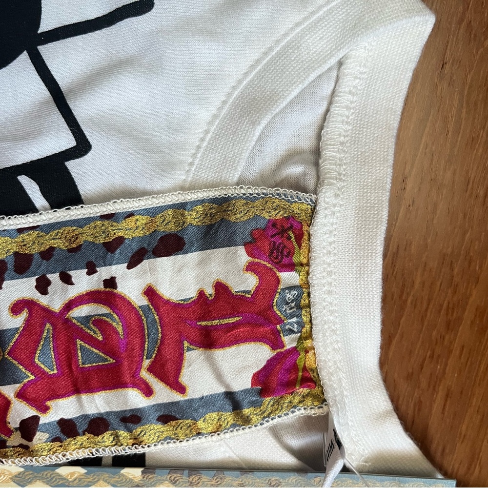 🚨SOLD🚨NWT L.A.M.B. Gwen Stefani Jumbo Staff Icon Logo Tee Shirt ‼️PRICE FIRM‼️ - Picture 9 of 9